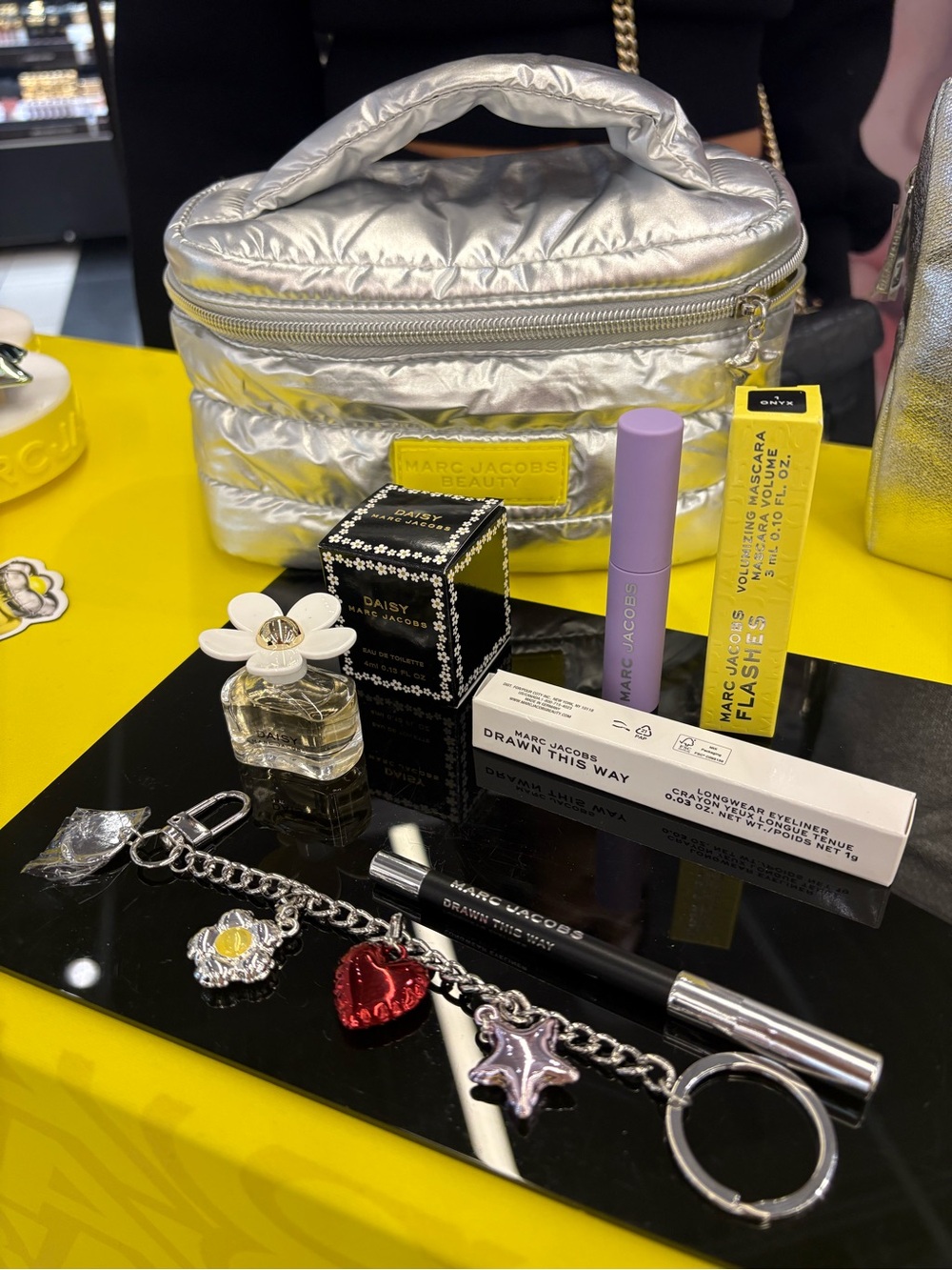 🆕🌼💕Marc Jacobs Silver Quilted Cosmetic Pouch and gifts